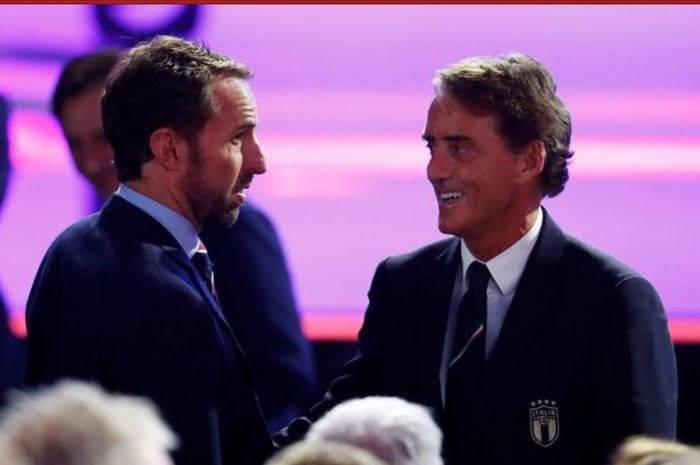 Pelatih timnas Inggris, Gareth Southgate (kiri), dan pelatih timnas Italia, Roberto Mancini (kanan).