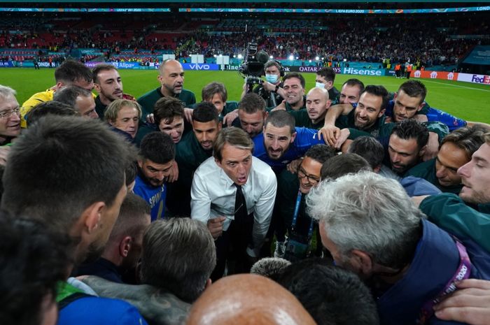 Momen persiapan timnas Italia menjelang adu penalti melawan timnas Spanyol pada babak semifinal EURO 2020.