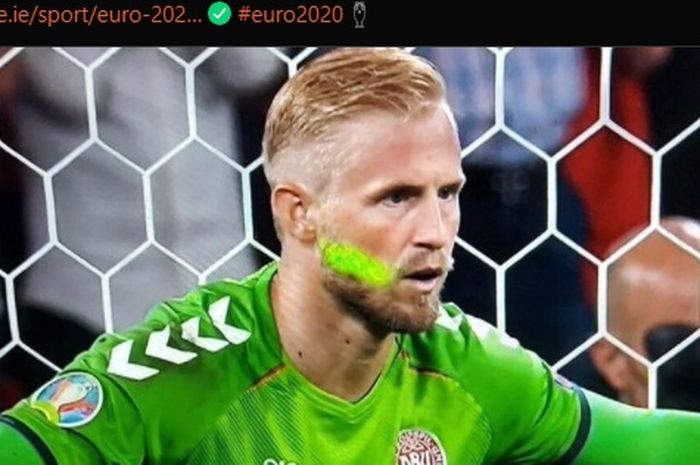 Insiden laser yang dialami Kasper Schmeichel pada semifinal EURO 2020 antara timnas Inggris dan timnas Denmark.