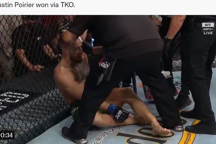 Momen kaki bintang MMA, Conor McGregor kala berduel dengan Dustin Poirier pada UFC 264 (11/7/2021).