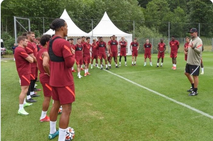 Pemain Liverpool menjalani latihan pramusim.