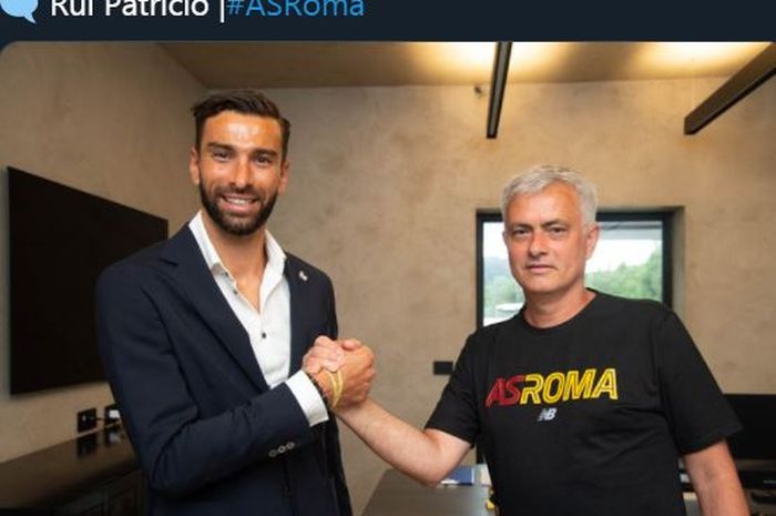 Jose Mourinho bersama Rui Patricio, rekrutan pertamanya di AS Roma.