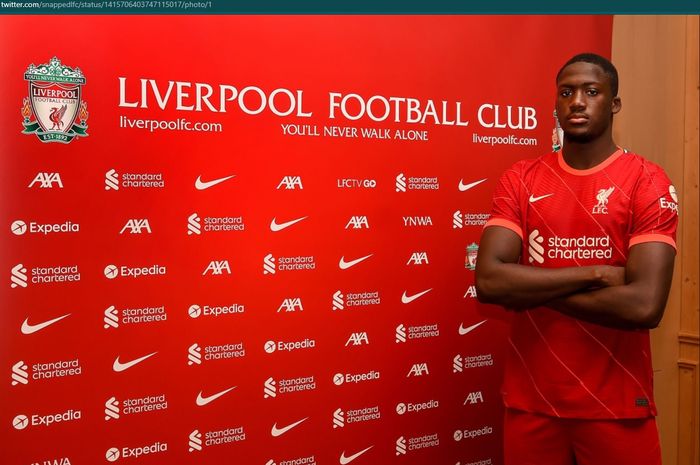 Ibrahima Konate dalam perkenalan pemain baru Liverpool.