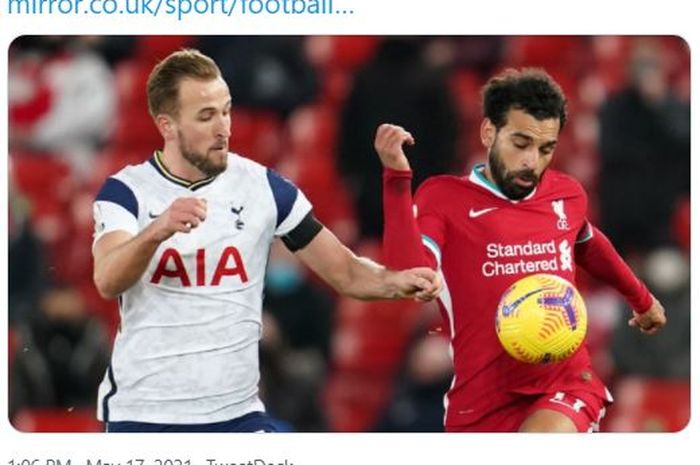 Momen duel antara Harry Kane (kiri) dengan Mohamed Salah dalam sebuah laga Liga Inggris 2020-2021 yang mempertemukan Liverpool dengan Tottenham Hotspur.