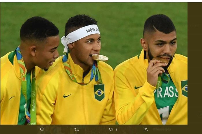 Kiri ke kanan: Gabriel Jesus, Neymar, dan Gabriel Barbosa, usai mengantar Brasil meraih medali emas Olimpiade 2016.