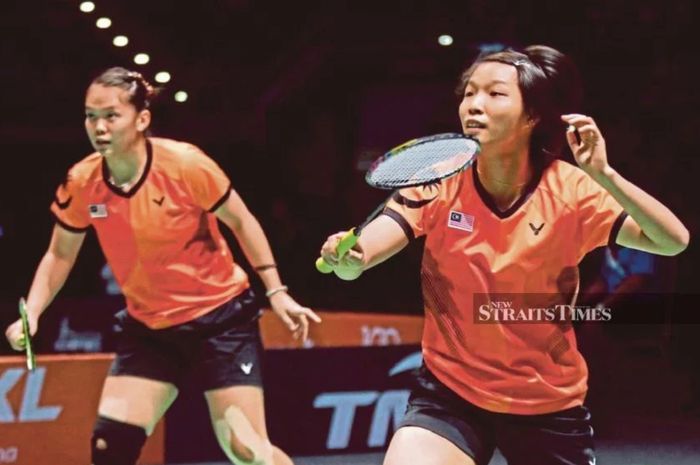 Ganda putri Malaysia Lee Meng Yean (kiri) dan Chow Mei Kuan tak menyangka dikalahkan pasangan Indonesia Greysia Polii dan Apriyani Rahayu di Olimpiade Tokyo 2020.