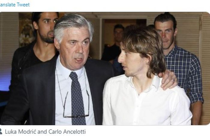 Momen kebersamaan Luka Modric (kanan) dan Carlo Ancelotti (kiri).