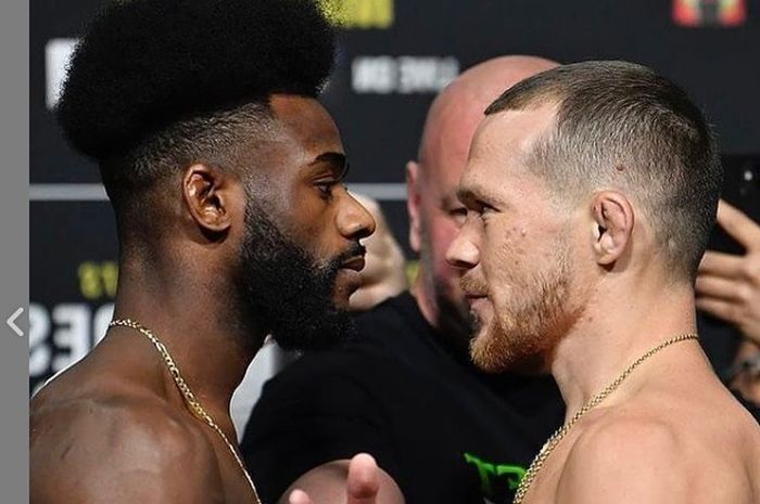 Sesi staredown yang dijalani Aljamain Sterling (kiri) dan Petr Yan (kanan) pada gelaran UFC 259 bulan Maret lalu