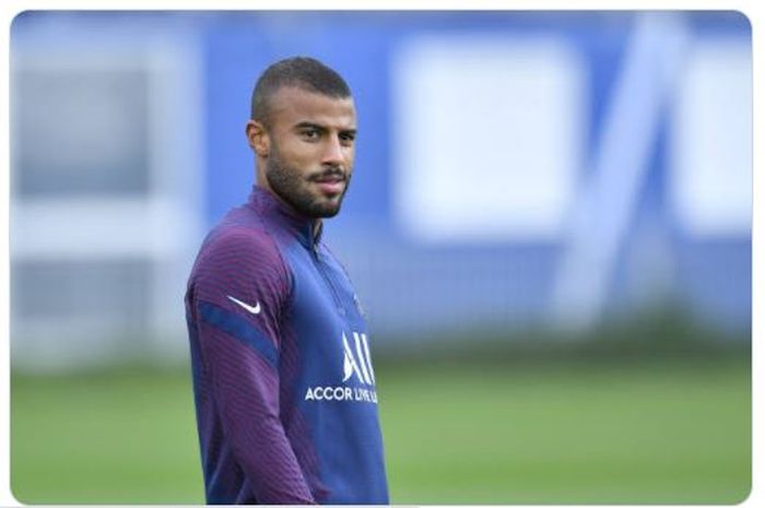 Mantan pemain Barcelona yang sekarang memperkuat Paris Saint-Germain, Rafinha.