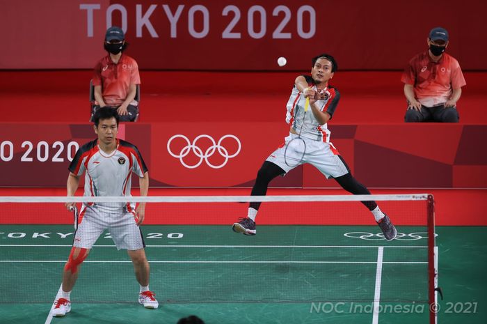 Pasangan ganda putra Indonesia, Mohammad Ahsan/Hendra Setiawan, pada laga penyisihan terakhir grup Olimpiade Tokyo 2020, Selasa (27/7/2021).