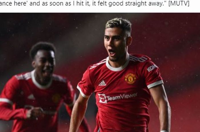 Gelandang Manchester United, Andreas Pereira, merayakan gol yang dicetak ke gawang Brentford dalam laga pra-musim di Stadion Old Trafford, Rabu (28/7/2021).