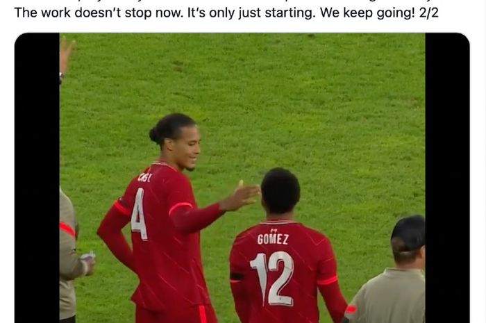 Dua pemain Liverpool, Virgil van Dijk (kiri) dan Joe Gomez.