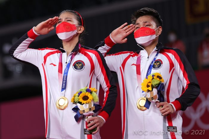 Greysia Polii/Apriyani Rahayu saat victory ceremony Olimpiade Tokyo 2020, Senin (2/8/2021)