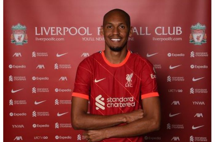 Gelandang Liverpool, Fabinho, menandatangani kontrak baru berdurasi lima tahun.