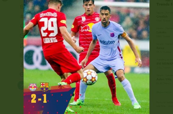 Aksi Sergio Busquets saat Baercelona harus takluk 1-2 dari Salzburg dalam laga pramusim keempat mereka di Red Bull Arena, Rabu (4/8/2021) atau Kamis dini hari WIB.