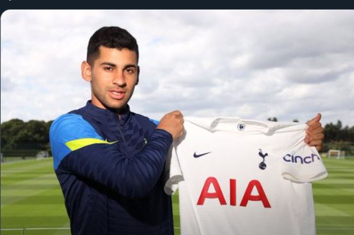 Cristian Romero resmi gabung Tottenham Hotspur dibeli dari Atalanta.