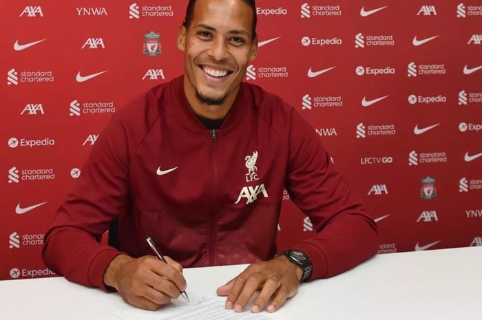 Bek Liverpool, Virgil van Dijk, menandatangani perpanjangan kontrak hingga 2025