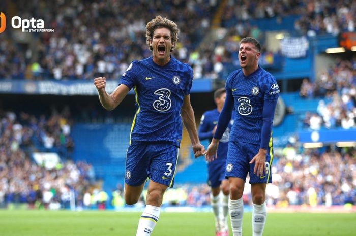 Marcos Alonso sukses membuka keunggulan Chelsea melalui tendangan bebas.