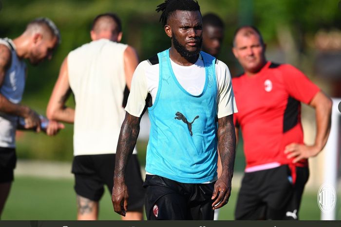 Franck Kessie dalam sesi latihan AC Milan menjelang Liga Italia 2021-2022.