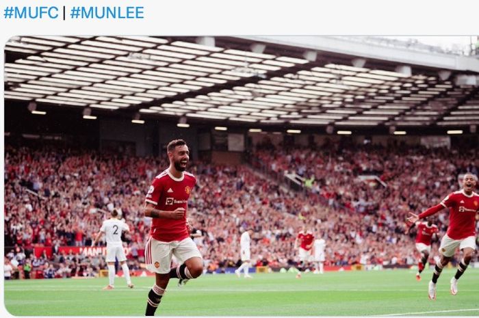 Selebrasi gol Bruno Fernandes untuk Manchester United pada laga kontra Leeds United, Sabtu (14/8/2021) di Old Trafford.