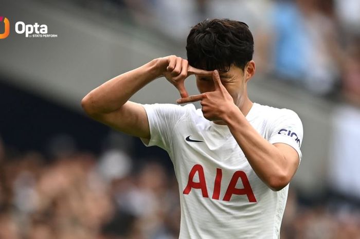 Penyerang Tottenham Hotspur, Son Heung-Min, merayakan gol ke gawang Manchester City pada pekan pertama Liga Inggris 2021-2022, Minggu (15/8/2021).