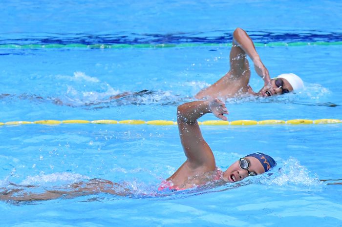 Dua atlet para swimming Indonesia, Jendi Pangabean dan Syuci Indriani, berlatih jelang tampil pada Paralimpiade Tokyo 2020.