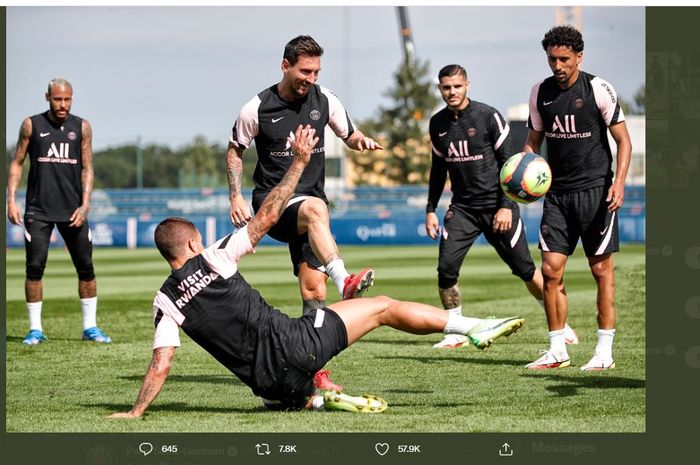 Lionel Messi saat menjalani sesi latihan pertamanya sebagai pemain PSG.