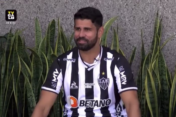 Diego Costa saat wawancara dengan TV Galo setelah resmi bergabung dengan Atletico Miniero.