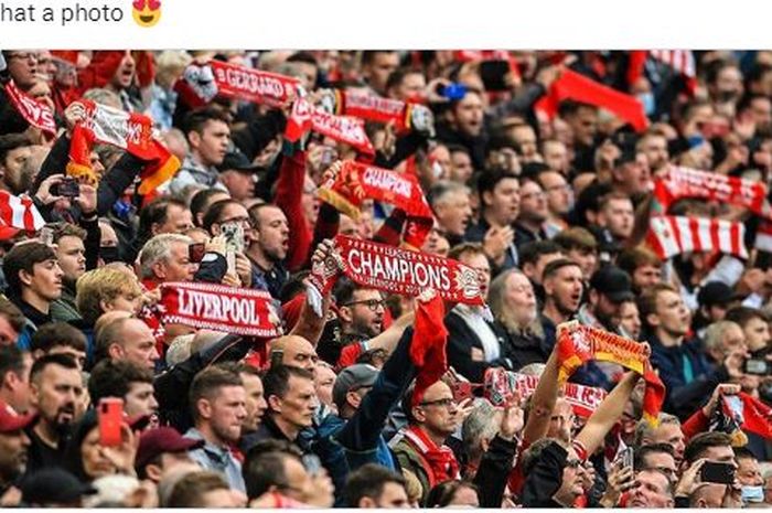 Begini atmosfer luar biasa yang tersaji saat penggemar Liverpool kembali memenuhi di Stadion Anfield.