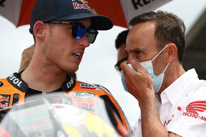 Pol Espargaro bersama Manajer Tim Repsol Honda, Alberto Puig.