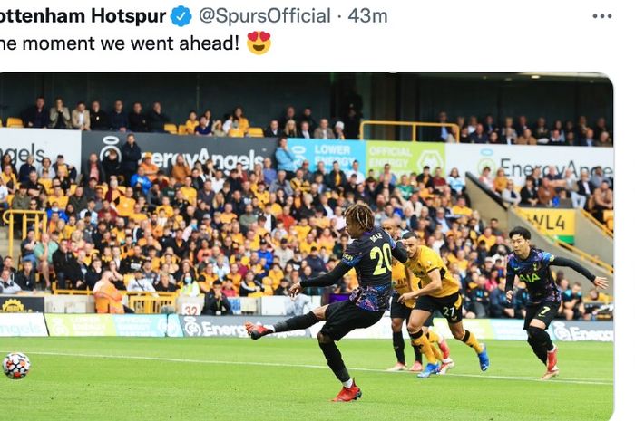 Eksekusi penalti pemain Tottenham Hotspur, Dele Alli, ke gawang Wolverhampton Wanderers pada laga pekan kedua Liga Inggris, Minggu (22/8/2021) di Stadion Molineux. 