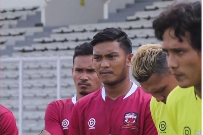 Muhammad Rafli Mursalim saat menjalani latihan bersama Madura United dengan status pemain trial, di Stadion Madya, Jakarta, Senin (23/8/2021).