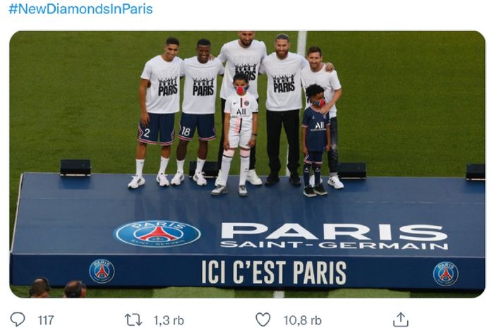 PSG memperkenalkan lima pemain barunya untuk musim 2021-2022, termasuk Lionel Messi, di Paris, 15 Agustus 2021.