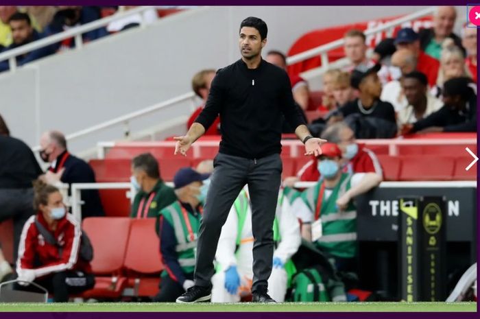 Pelatih Arsenal, Mikel Arteta, dalam laga kontra Chelsea pada pekan kedua Liga Inggris di Stadion Emirates, London, Minggu (22/8/2021)