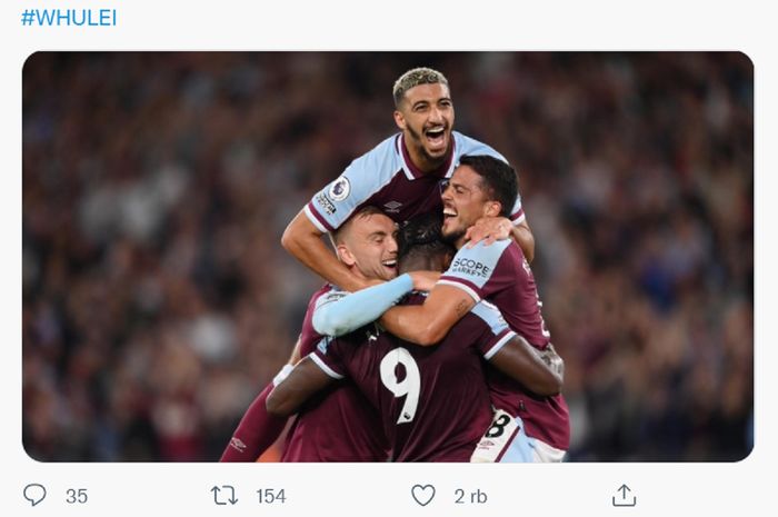 Para pemain West Ham United berpelukan dalam selebrasi kemenangan 4-1 atas Leicester City di pekan kedua Liga Inggris 2021-2022, Selasa (24/8/2021) dini hari WIB.