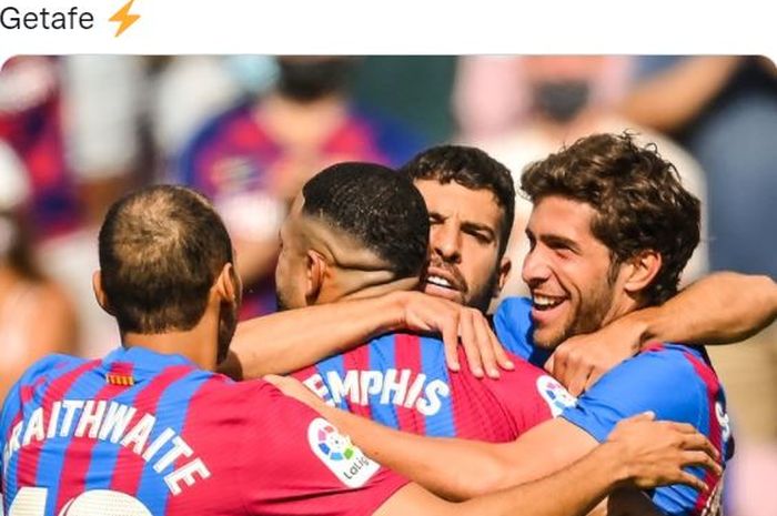 Para pemain Barcelona merayakan gol ke gawang Getafe dalam laga Liga Spanyol di Stadion Camp Nou, Minggu (29/8/2021).