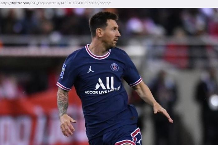 Megabintang Paris Saint-Germain, Lionel Messi, beraksi dalam laga Liga Prancis kontra Reims di Stade Auguste-Delaune, Minggu (29/8/2021).