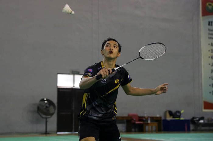 Tunggal putra Indonesia, Jonatan Christie, saat latihan di Pelatnas Cipayung, Jakarta Timur, Senin (30/8/2021).