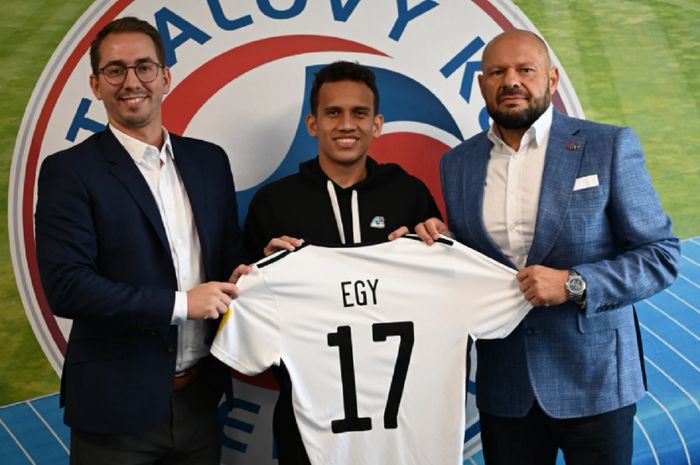 Egy Maulana Vikri diperkenalkan sebagai pemain baru FK Senica di Liga Slovakia.