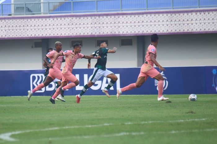 Laga Tira Persikabo melawan Madura United di Liga 1 2021 yang berlangsung di Stadion Indomilk Arena, Tangerang, Banten, Jumat (3/9/2021).