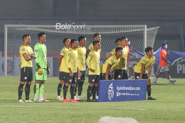 Skuat Barito Putera dalam pekan pertama Liga 1 2021 saat melawan Persib Bandung di Stadion Indomilk Arena, Tangerang, Banten, 4 September 2021.