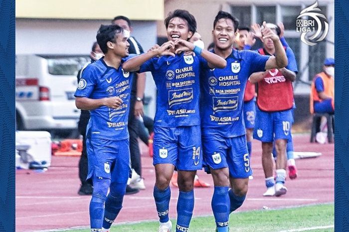 Pemain PSIS Semarang, Riyan Ardiansyah saat melakukan selebrasi setelah mencetak gol ke gawang Persela Lamongan di laga perdana Liga 1 2021, di Stadion Wibawa Mukti, Cikarang, Bekasi, Sabtu (4/9/2021). 