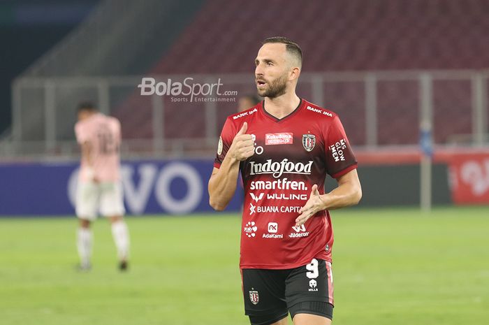 Striker Bali United, Ilija Spasojevic, sedang bertanding dalam laga pekan pertama Liga 1 2021 di Stadion Gelora Bung Karno, Senayan, Jakarta, 27 Agustus 2021.