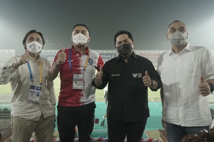 Ketua Umum PSSI, Mochamad Iriawan bersama dengan Menteri BUMN, Erick Thohir kembali memantau prokes Liga 1 2021 pada laga antara Persib Bandung melawan Barito Putera yang berlangsung di Stadion Indomilk Arena, Tangerang, Sabtu (4/9/2021).