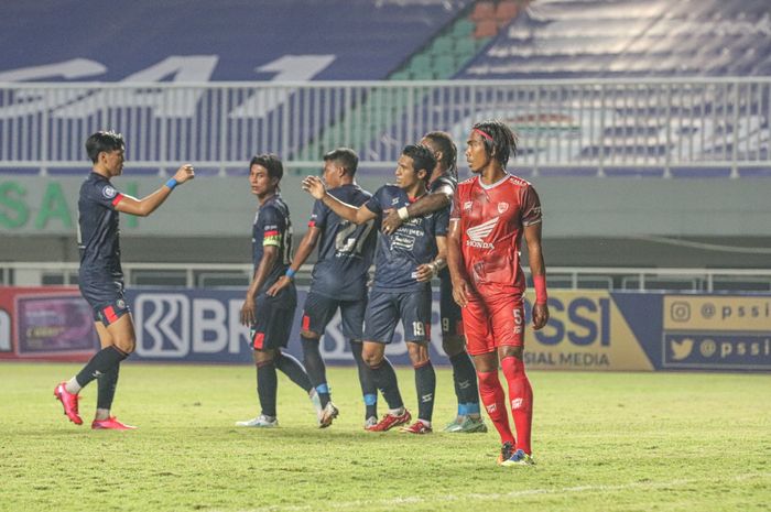 Arema FC vs PSM Makassar pada Liga 1 2021/2022 di Stadion Pakansari, Cibinong, Bogor, Minggu (5/9/2021).