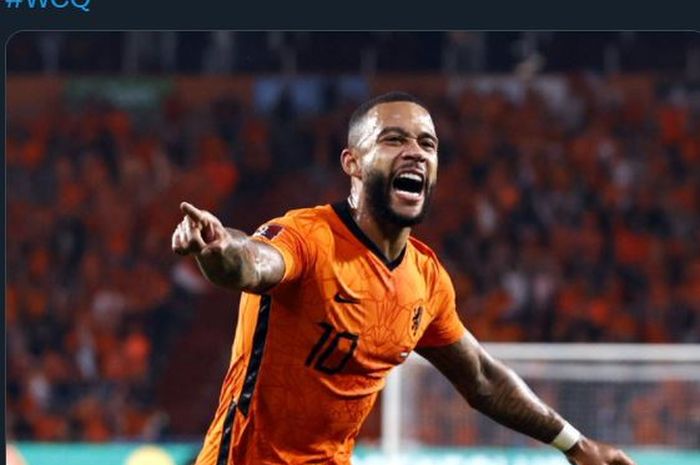 Memphis Depay merayakan gol untuk timnas Belanda ke gawang Montenegro di kualifikasi Piala Dunia 2022.