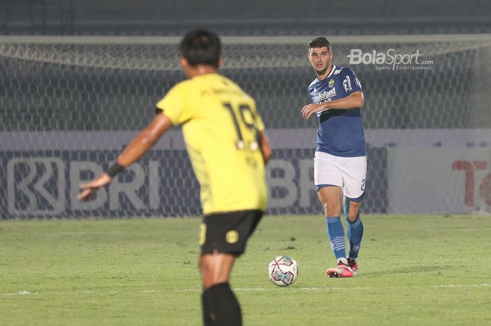 Bek Persib Bandung, Nick Kuipers, dan bek timnas Indonesia Edo Febriansah akhirnya bergabung dalam latihan Maung Bandung