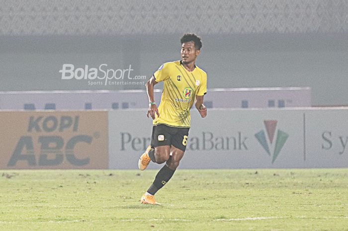 Bek sayap kanan Barito Putera, Bagas Kaffa, sedang bertanding dalam laga pekan pertama Liga 1 2021 di Stadion Indomilk, Arena, Tangerang, 4 September 2021.