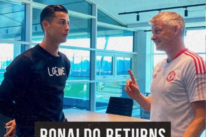 Megabintang Manchester United, Cristiano Ronaldo, berbincang dengan Ole Gunnar Solskjaer.