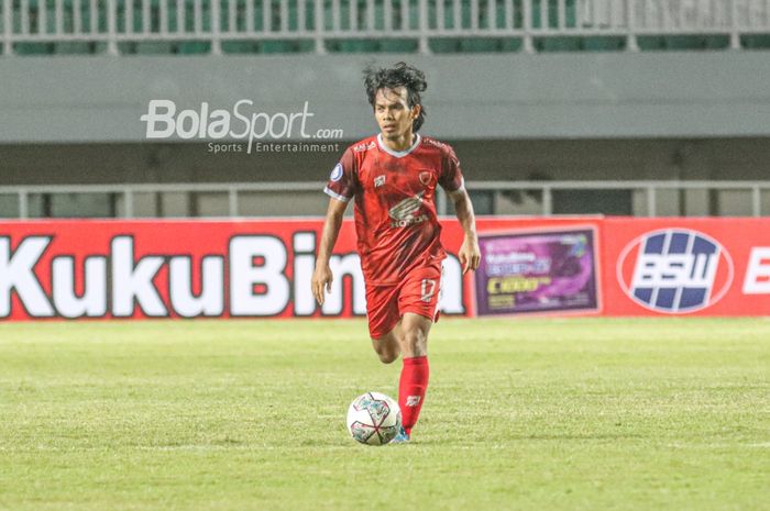 Gelandang PSM Makassar, Rasyid Bakri, dalam laga pekan pertama Liga 1 2021 di Stadion Pakansari, Bogor, Jawa Barat, 5 September 2021.